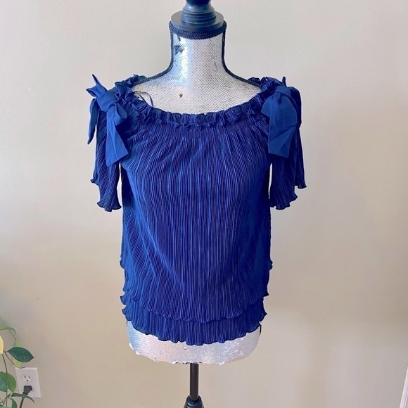 𝅺banana REPUBLIC Pleated Blouse With Shoulder Bow Detail | Blue | Small NWT - Picture 6 of 12